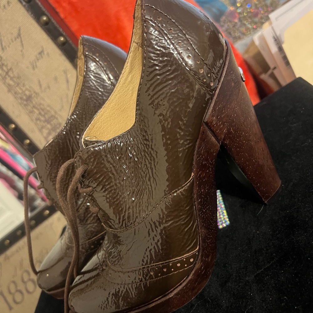 Michael Kors Vintage Dark chocolate Brown patent leather Lace-Up Heels RARE